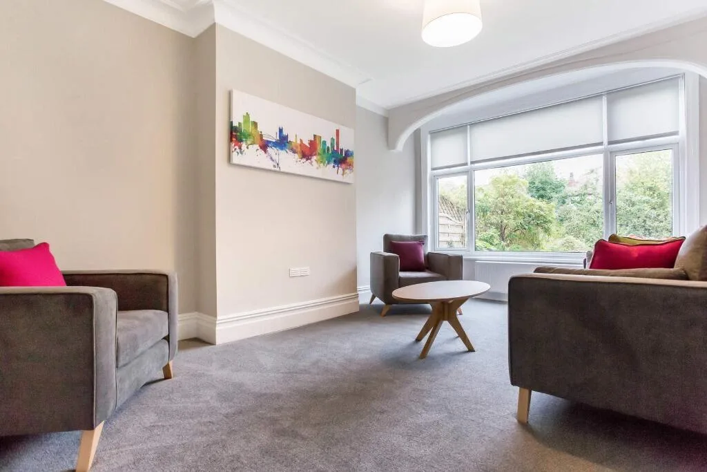 6 bedroom semi-detached house for rent