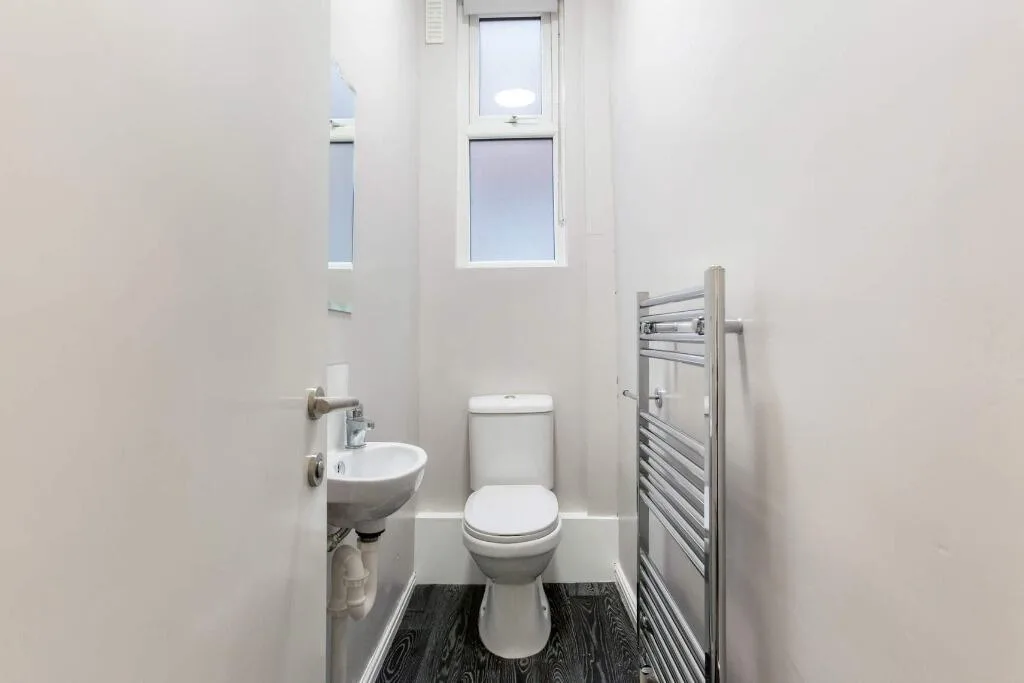 6 bedroom semi-detached house for rent