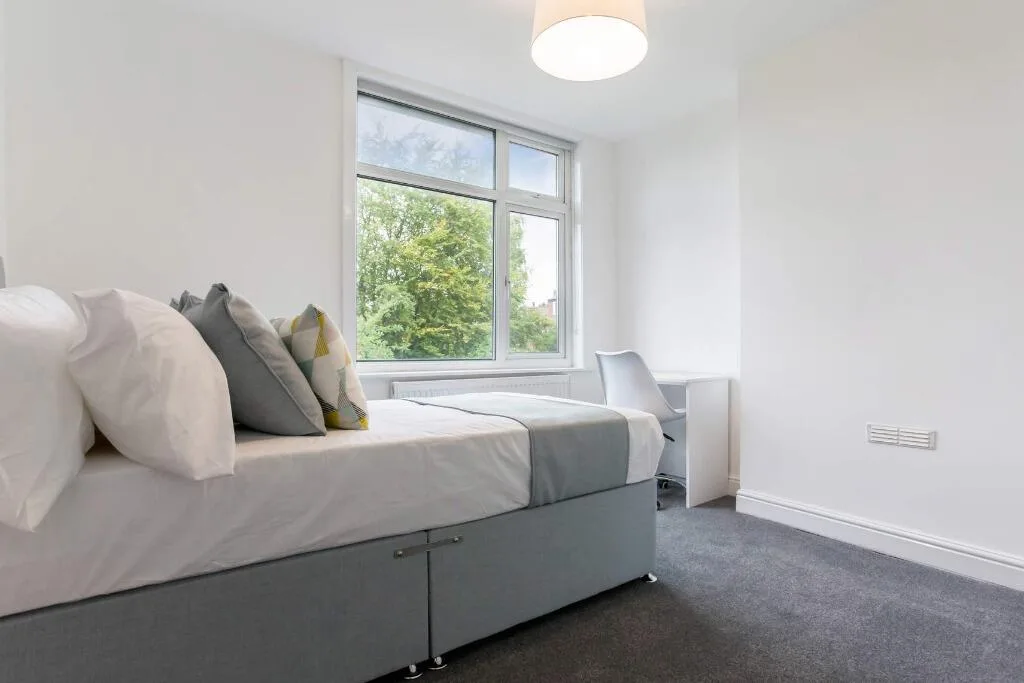 6 bedroom semi-detached house for rent