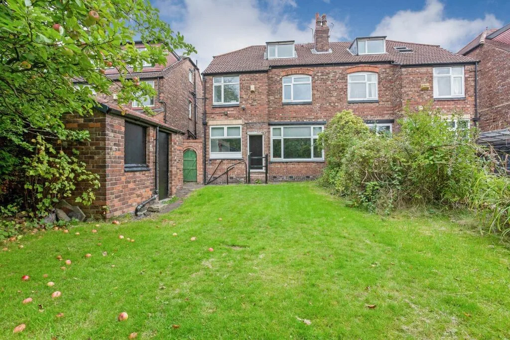 6 bedroom semi-detached house for rent