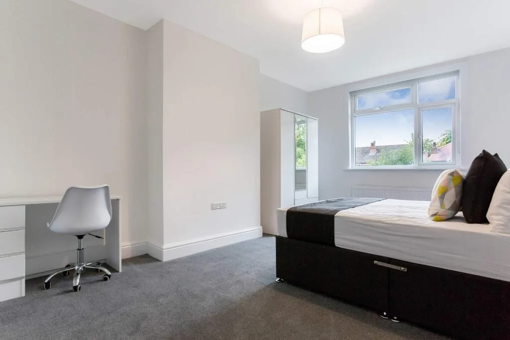 6 bedroom semi-detached house for rent