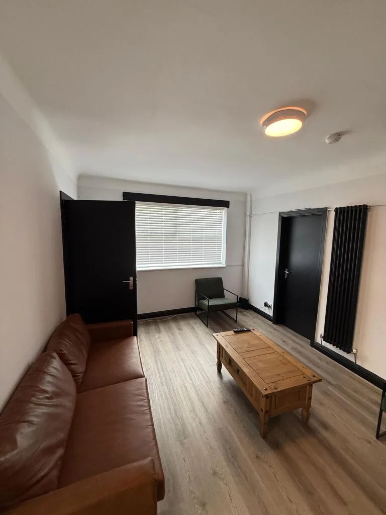 5 bedroom terraced house for rent
