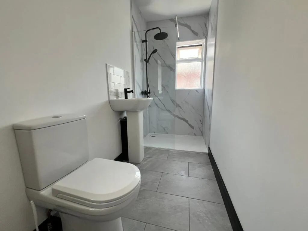 5 bedroom terraced house for rent