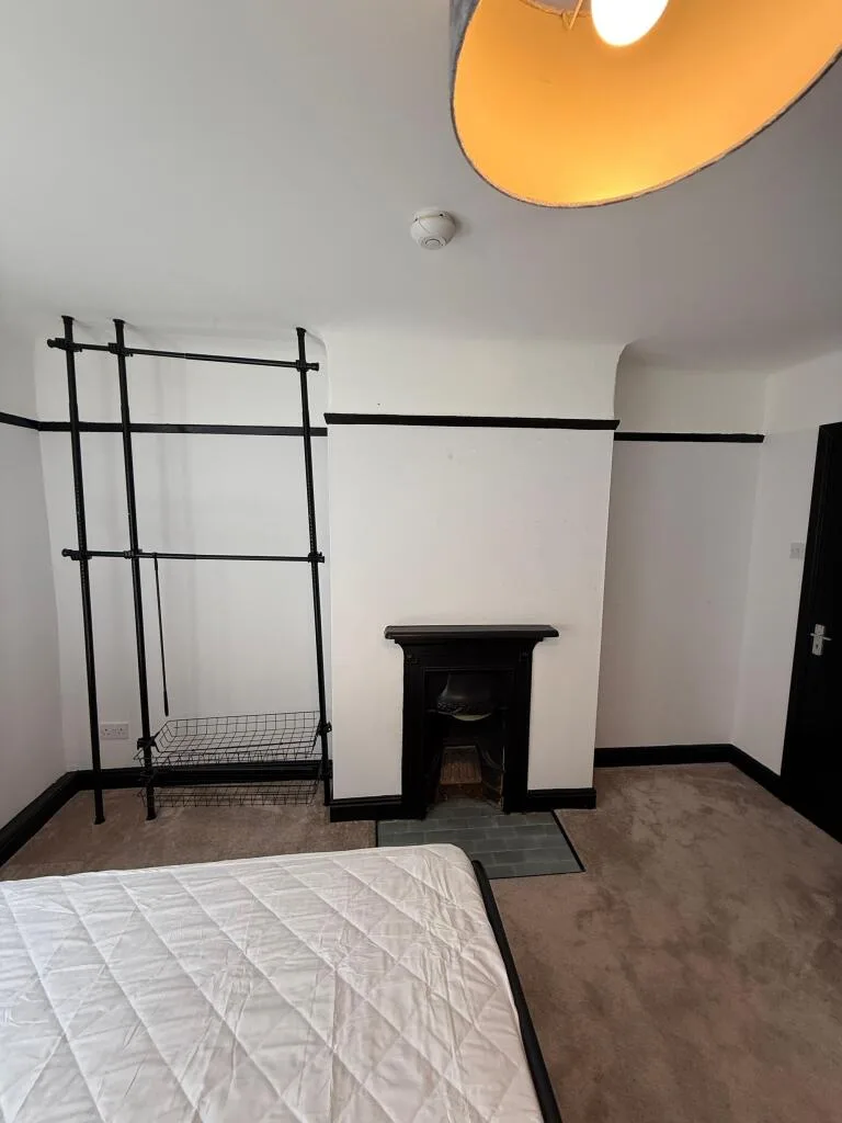 5 bedroom terraced house for rent