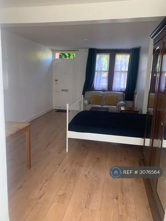 Studio flat for rent