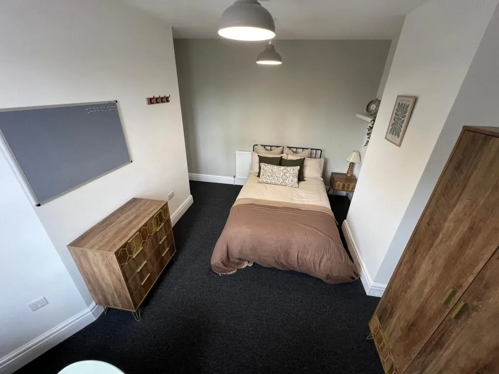 5 bedroom detached house for rent