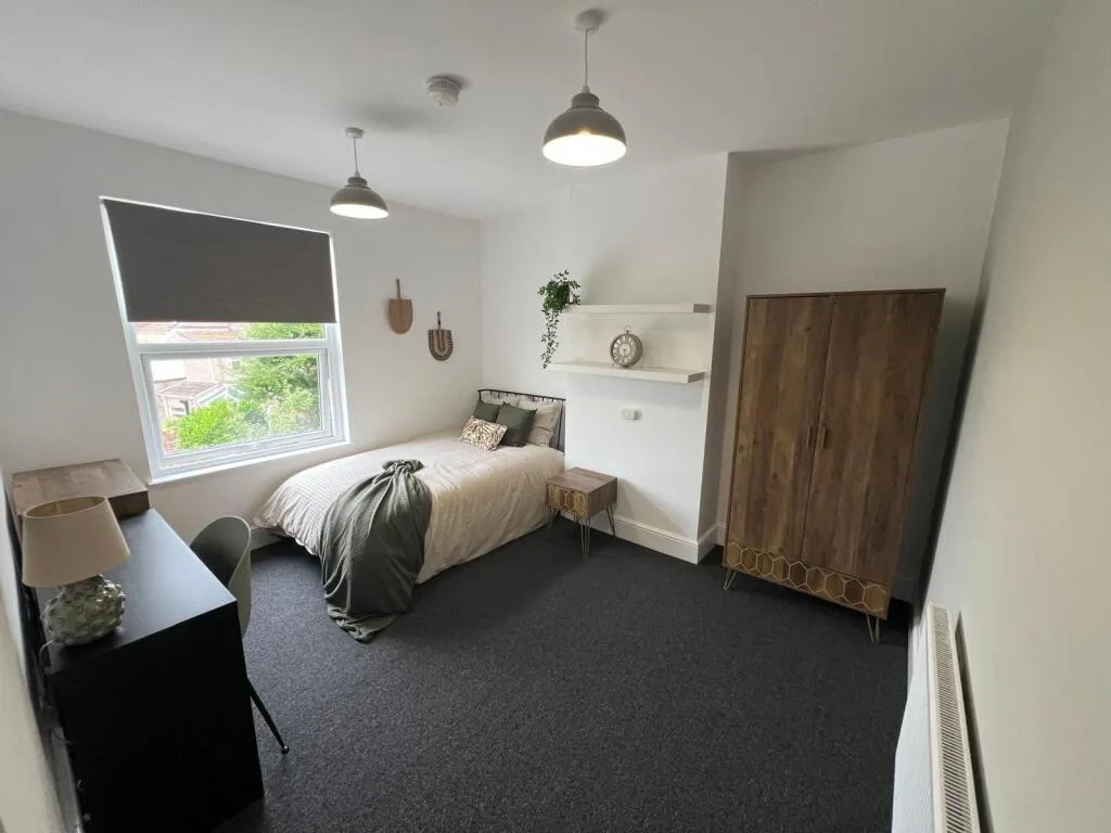 5 bedroom detached house for rent