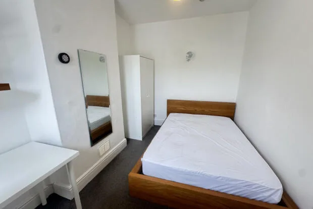 5 bedroom terraced house for rent