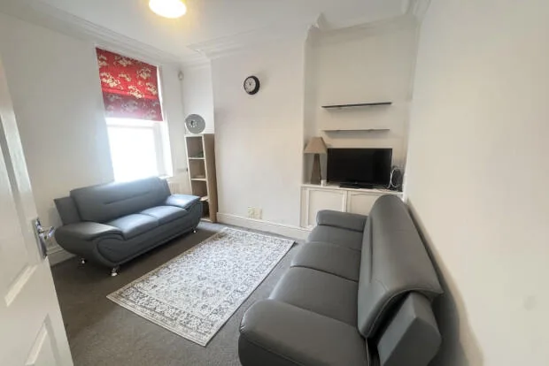 5 bedroom terraced house for rent