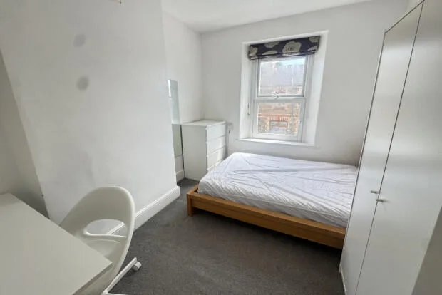 5 bedroom terraced house for rent