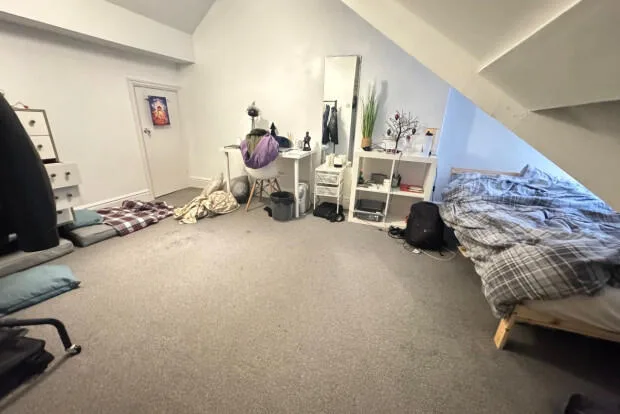 5 bedroom terraced house for rent