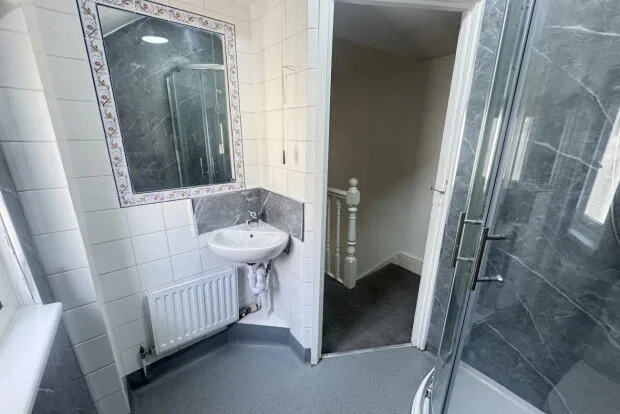 5 bedroom terraced house for rent