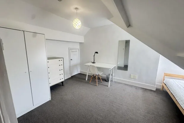 5 bedroom terraced house for rent