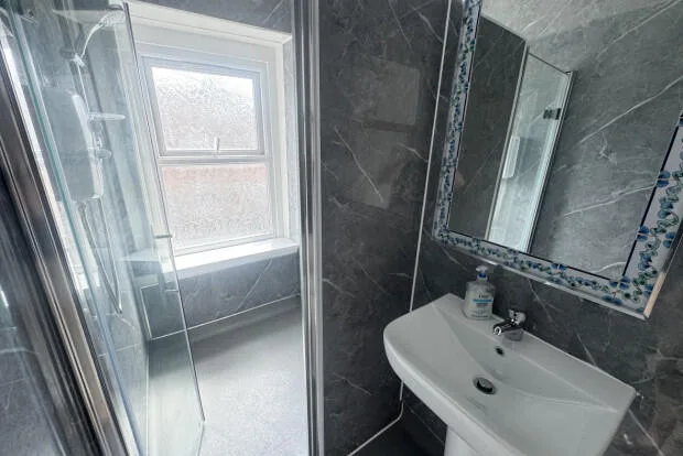 5 bedroom terraced house for rent