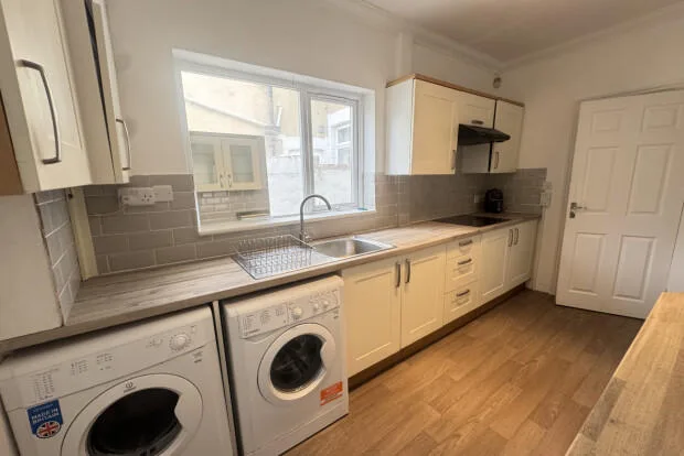 5 bedroom terraced house for rent
