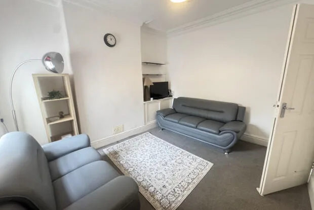 5 bedroom terraced house for rent