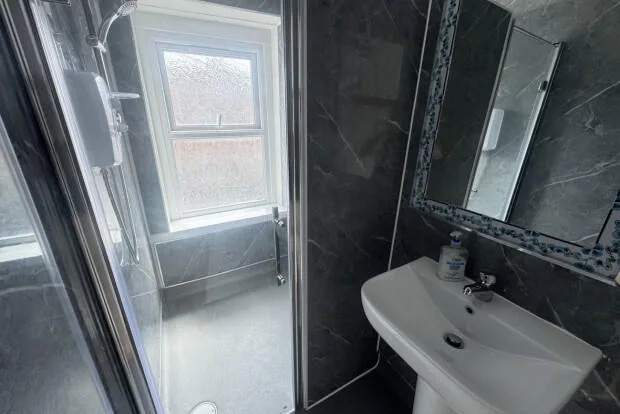 5 bedroom terraced house for rent