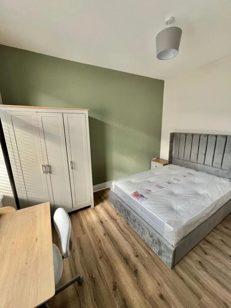 5 bedroom terraced house for rent