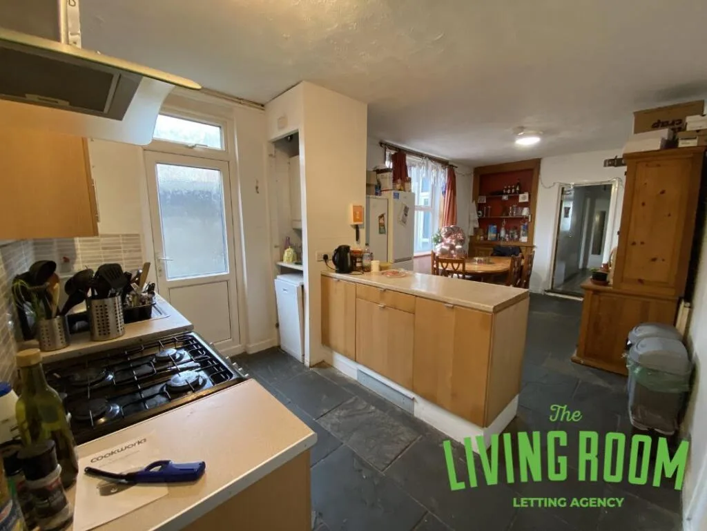 6 bedroom house for rent