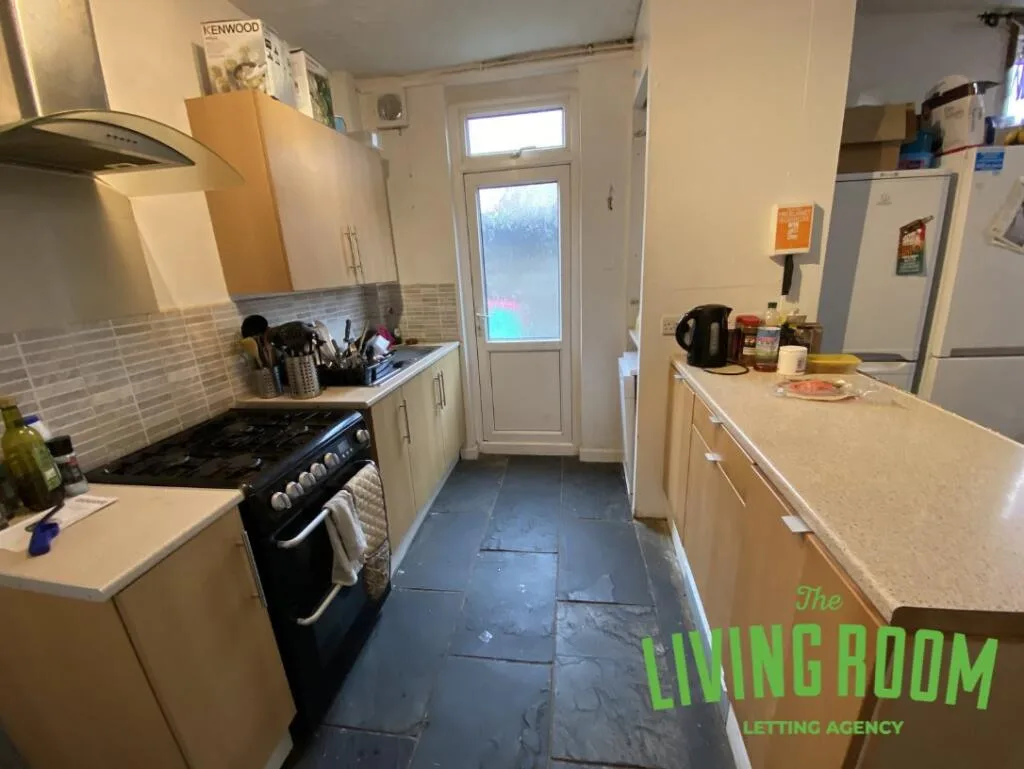 6 bedroom house for rent