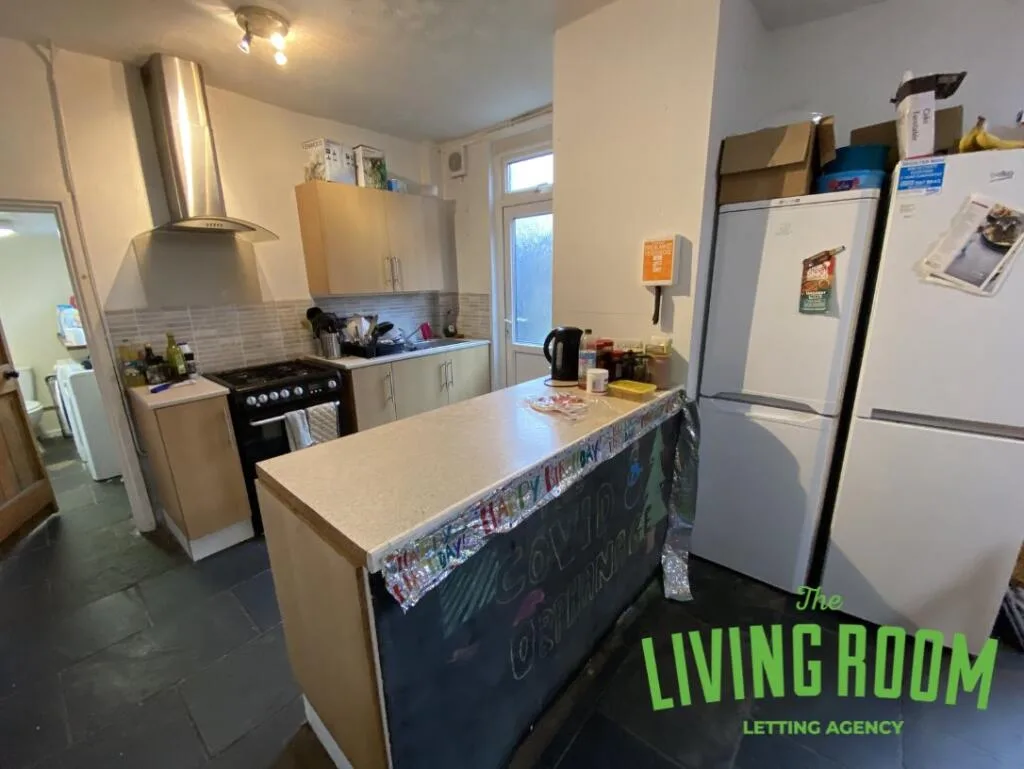 6 bedroom house for rent