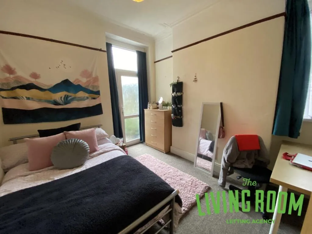6 bedroom house for rent