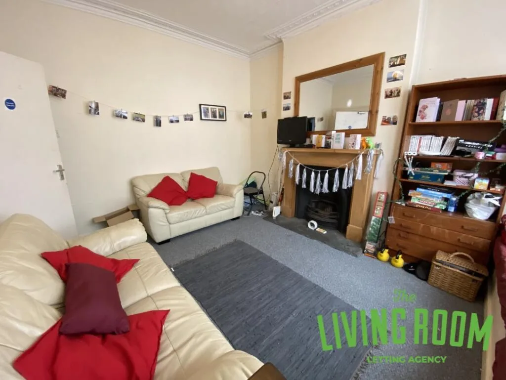 6 bedroom house for rent