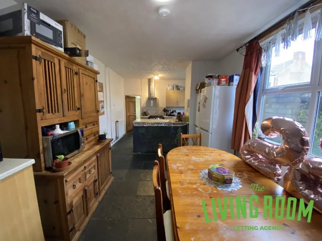 6 bedroom house for rent