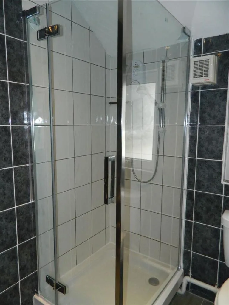 6 bedroom house for rent