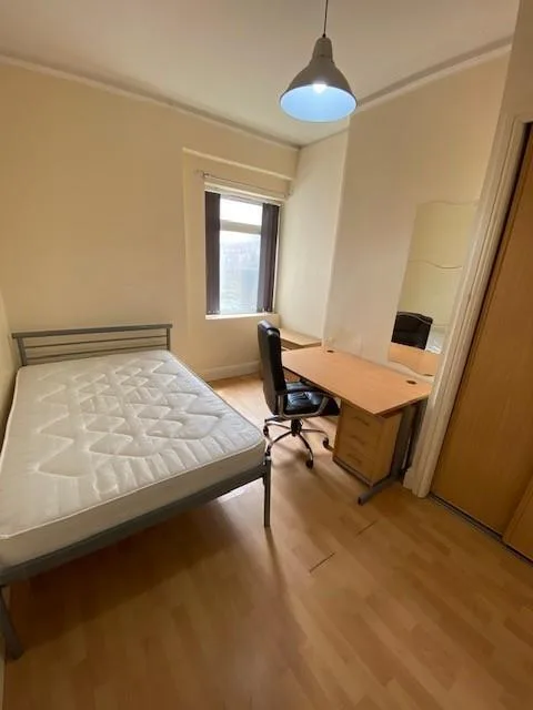 6 bedroom house for rent
