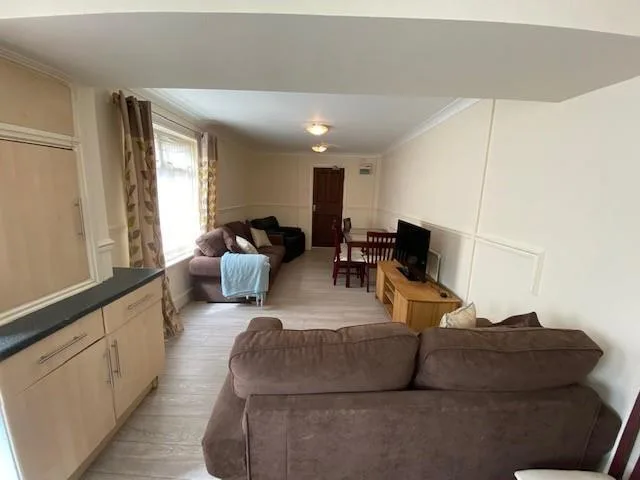6 bedroom house for rent