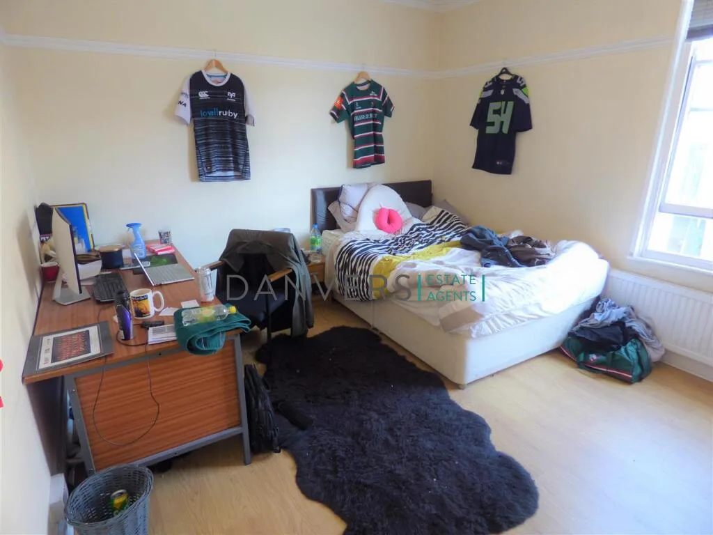 4 bedroom terraced house for rent