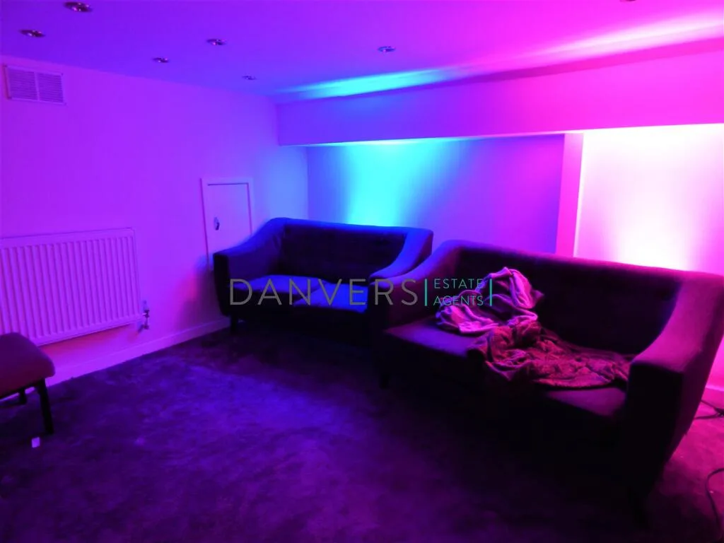 4 bedroom terraced house for rent