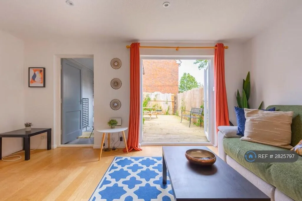 3 bedroom end of terrace house for rent