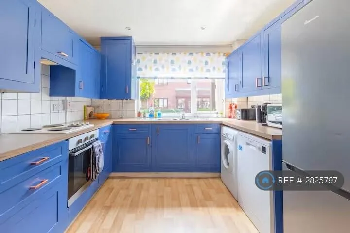 3 bedroom end of terrace house for rent