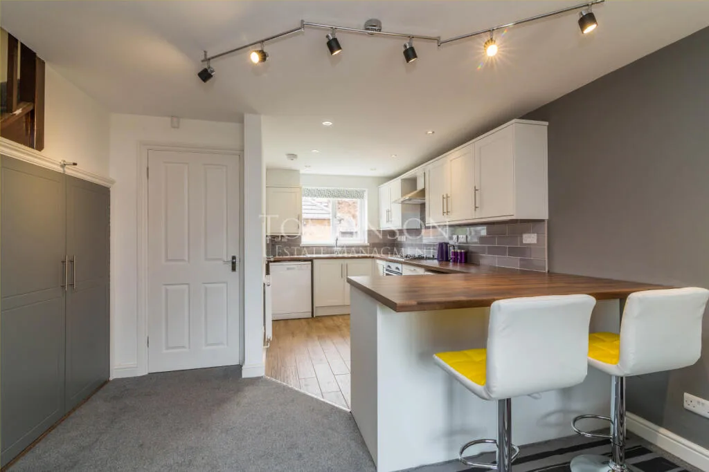 2 bedroom semi-detached house for rent