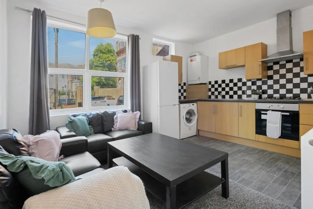 4 bedroom flat for rent