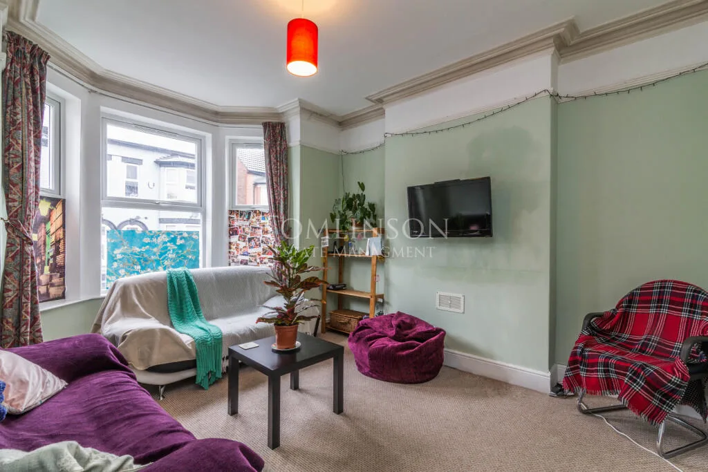 5 bedroom semi-detached house for rent