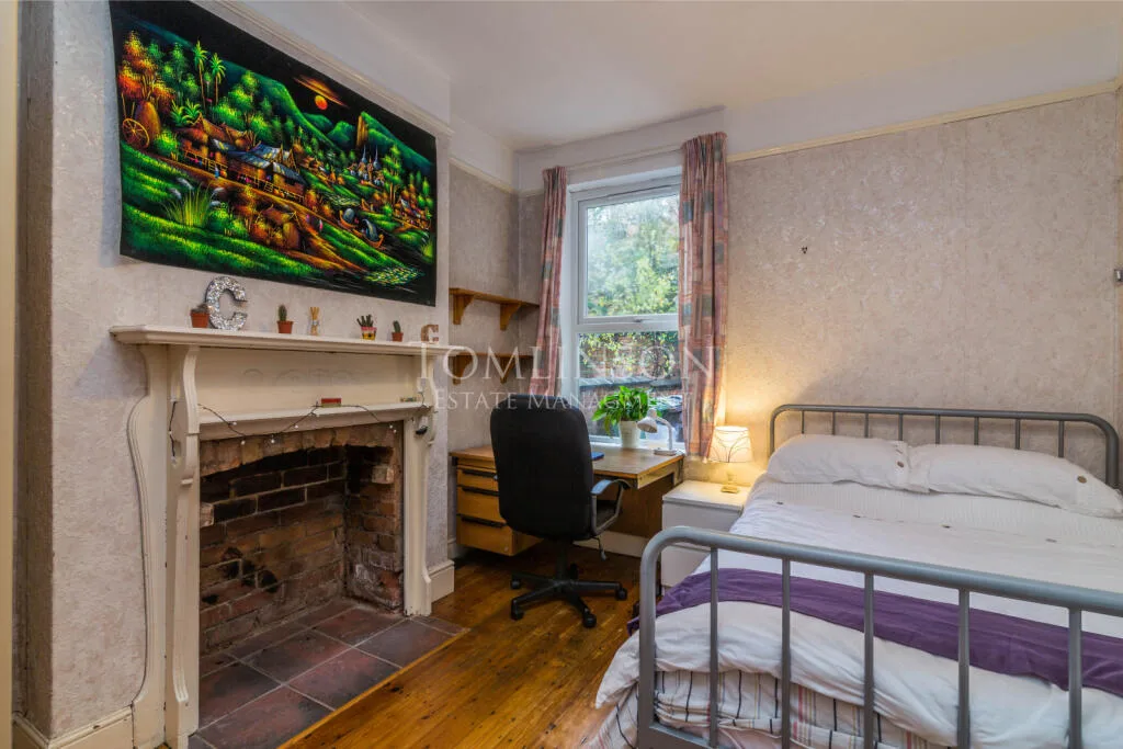 5 bedroom semi-detached house for rent