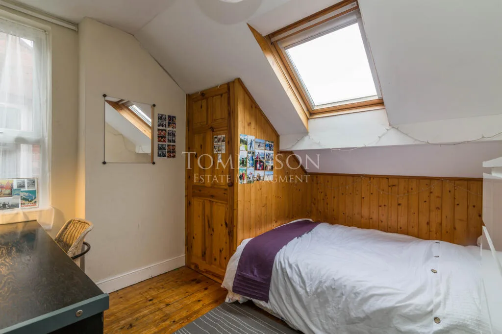 5 bedroom semi-detached house for rent