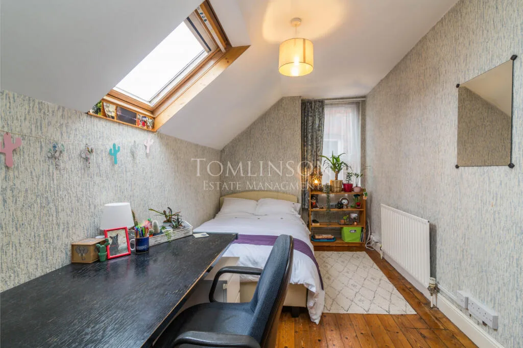 5 bedroom semi-detached house for rent