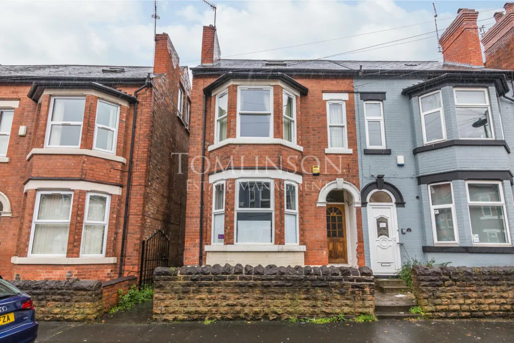 5 bedroom semi-detached house for rent