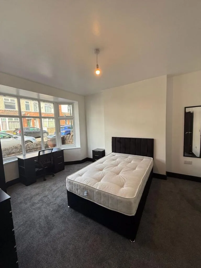 4 bedroom semi-detached house for rent