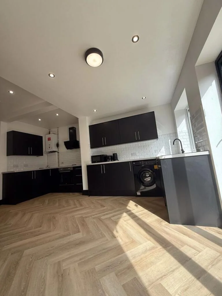 4 bedroom semi-detached house for rent
