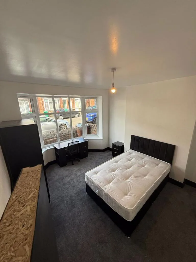 4 bedroom semi-detached house for rent