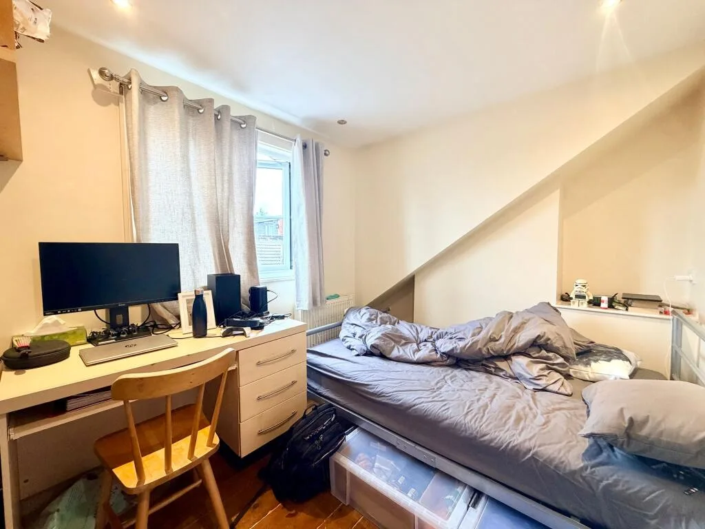 5 bedroom terraced house for rent