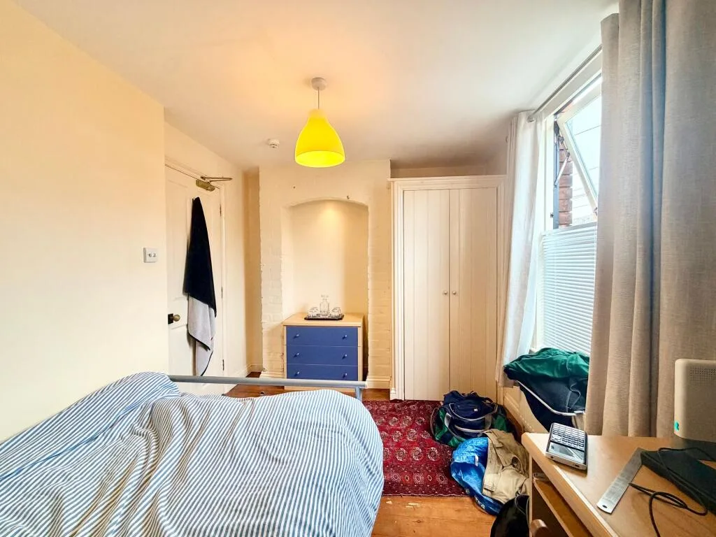 5 bedroom terraced house for rent