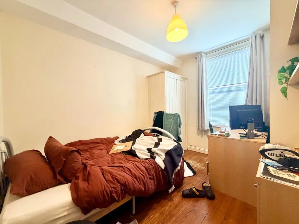 5 bedroom terraced house for rent