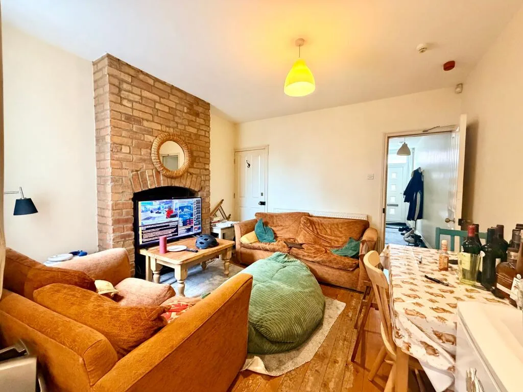 5 bedroom terraced house for rent