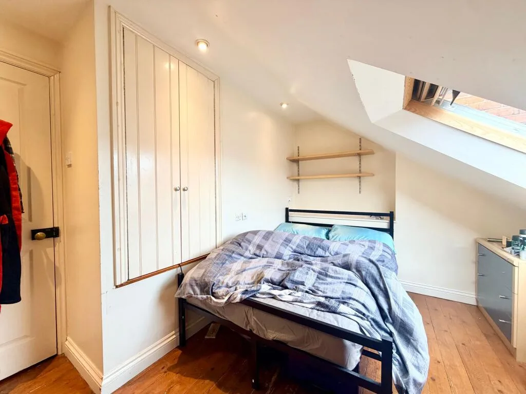 5 bedroom terraced house for rent